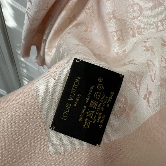 Louis Vuitton Pink Monogram Shawl - Picture 8 of 13